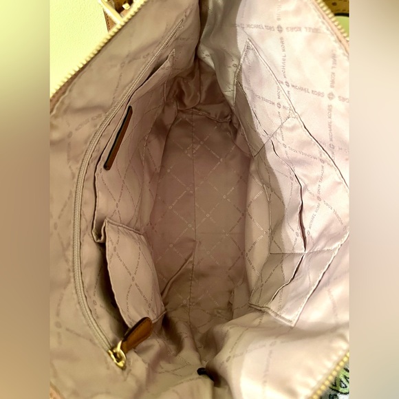 Michael Kors Jet Set Travel Top Zip Shoulder Tote